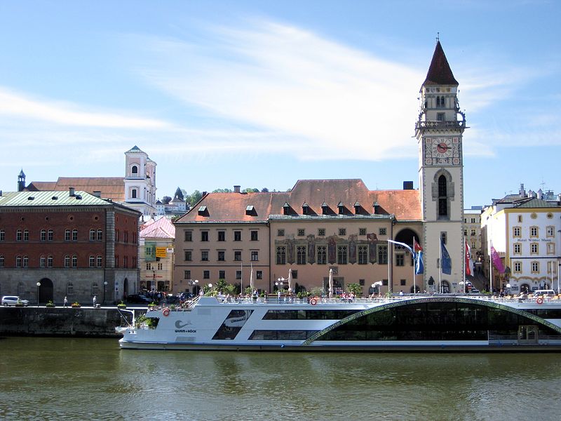 Právě si prohlížíte Sightseeing transfer from Prague to Passau via Český Krumlov