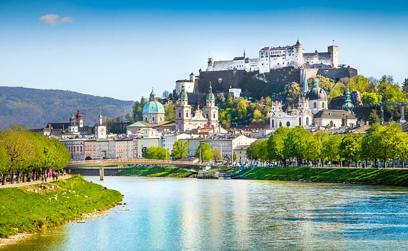 Právě si prohlížíte Sightseeing transfer from Prague to Salzburg via Český Krumlov